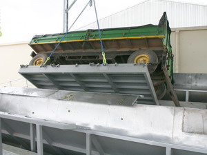 Installation of Tipping Platform at Darling Wine Cellar