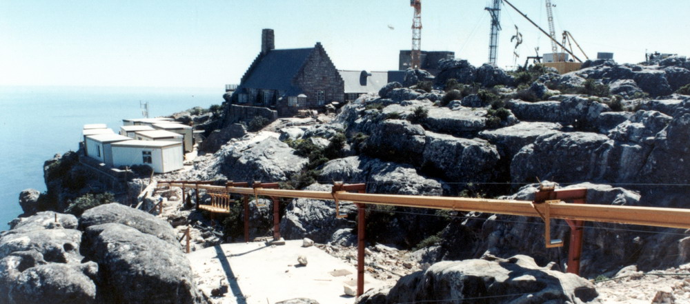 Temporary Overhead Monorail Conveying Stystem on Table Mountain