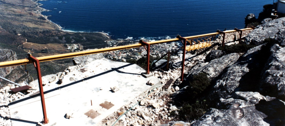 Temporary Overhead Monorail Conveying Stystem on Table Mountain