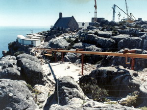 Temporary Overhead Monorail Conveying Stystem on Table Mountain